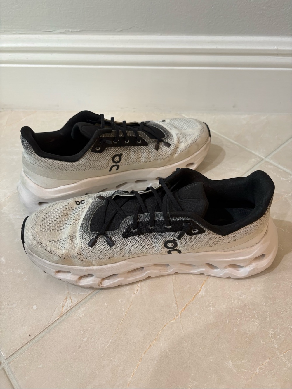 Lightweight Women's Athletic Trainers in White and Black